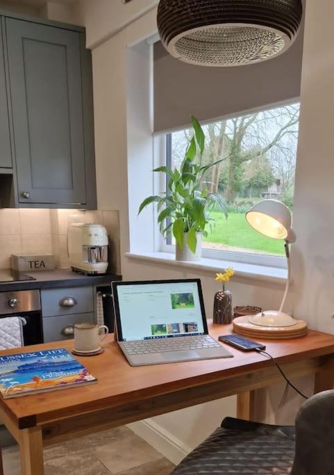 The Old Barn Annexe, Cosy Stay, Close Drive To City, Beach, South Downs & Goodwood Chichester Kültér fotó